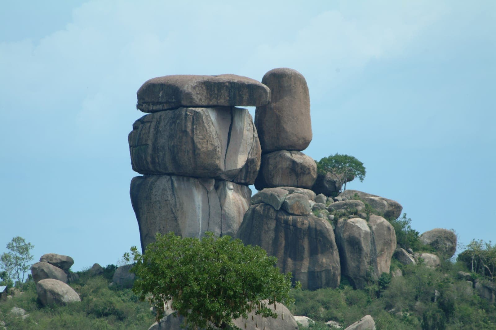 Kit Mikayi: Kisumu's Sacred Rock Formation